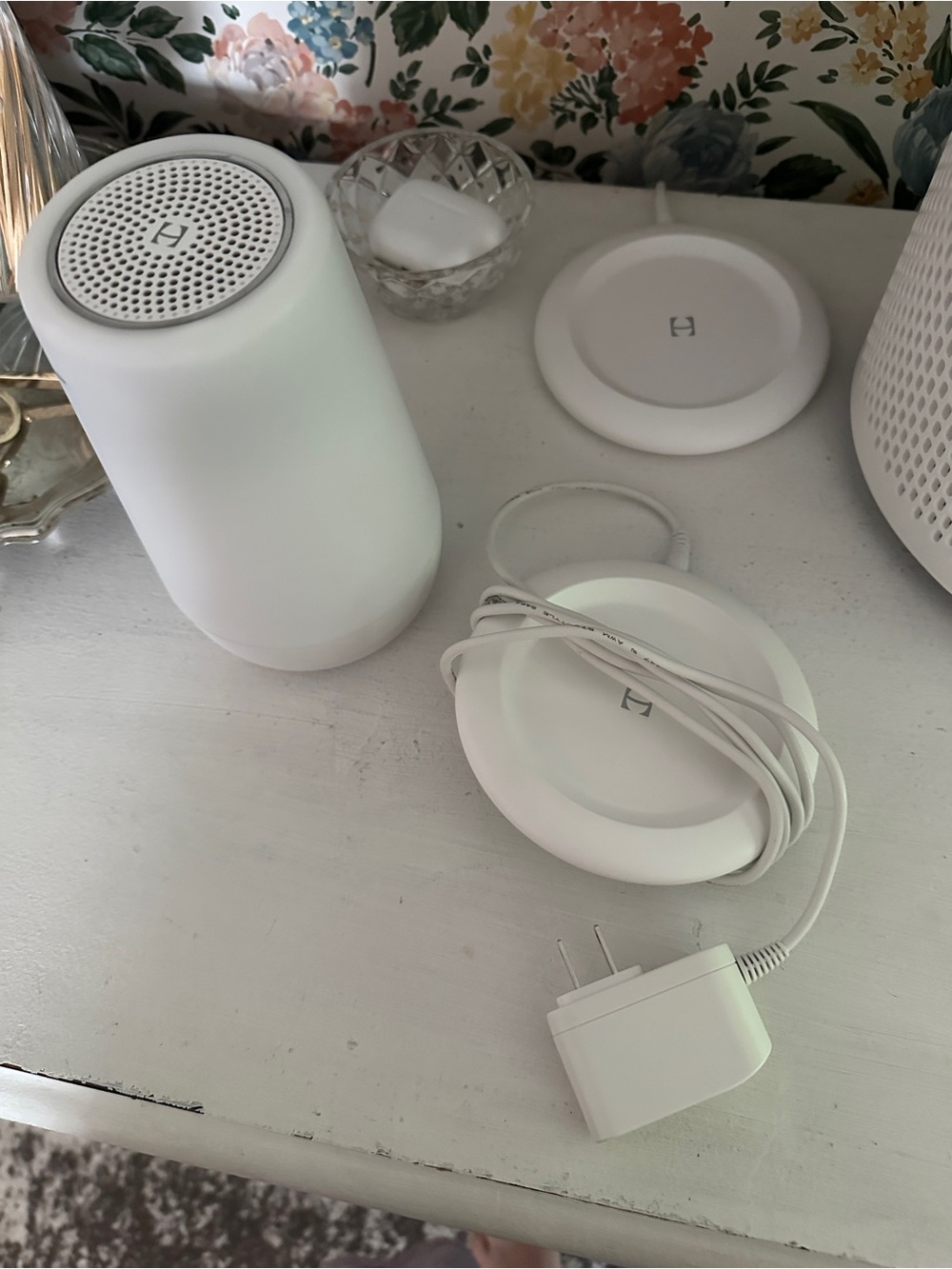 Hatch Rest+ 2nd Gen Wireless Charging base (Sound machine NOT included)